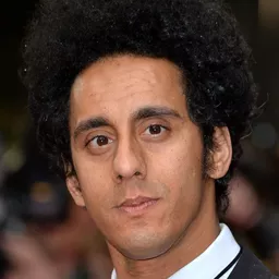 穆茲卡汗 飾演 Baghi