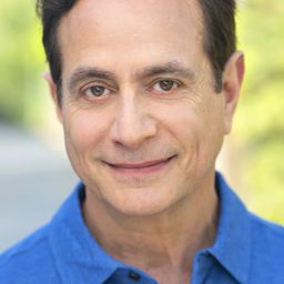 Philip Schaefer 飾演 Dr. Gotoh