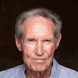 Peter Looney 飾演 Iver Hagen