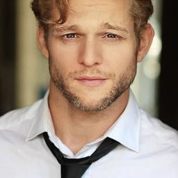 Chase Coleman 飾演 Derek