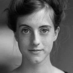 Grace Chilton 飾演 Margaret