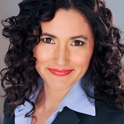 Jeannine Cota 飾演 Lucinda