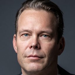 Håvard Bakke 飾演 