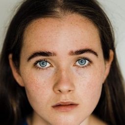 Sadbh Malin 飾演 Clare