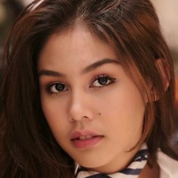 凡妮莎·普莉西亞 飾演 Ayu