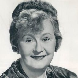 Lucile Watson 飾演 Fanny Farrelly