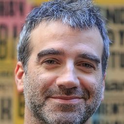 丹尼爾·韓德勒 飾演 Cetarti