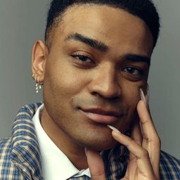 歐文提艾利 - 莎賓娜卡本特：無厘頭聖誕演員 飾演Self