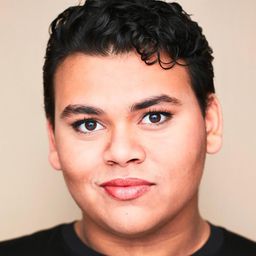 Luke Islam - 舞台人蔘啊演員 飾演Christopher L