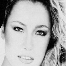 Sarah Langenfeld 飾演 Christine Waldo