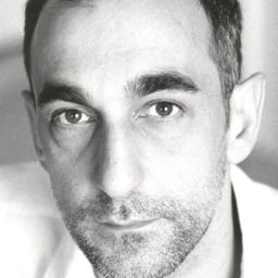 Gérald Weingand 飾演 