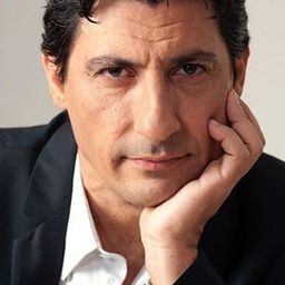 艾米力歐·沙弗利茲 飾演 Doddoli