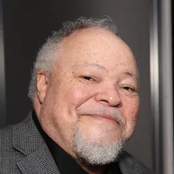 史提芬麥堅尼漢特臣 飾演 Self