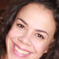 Marilyn Torres - 女傭變鳳凰演員 飾演Barb