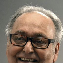 Soumitra Chatterjee 飾演 Amitabha Roy