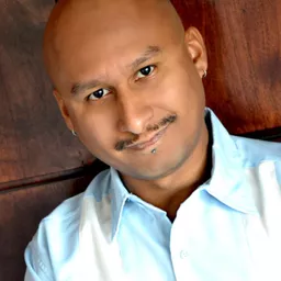 Raul Limon 飾演 Gang Member