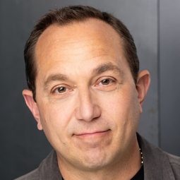 Ian Petrella 飾演 Randy Parker