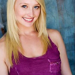 Kayla Jenee Radomski 飾演 Renée