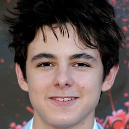 馬克斯·查爾斯 - November Christmas演員 飾演Gordon Marks