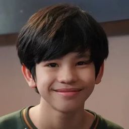 Pakapon Tanphanich 飾演 Young Tan