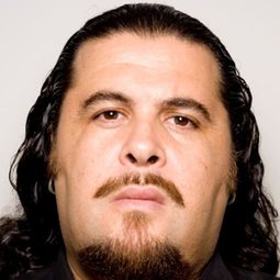 Constantine Attia 飾演 The Bearded Man