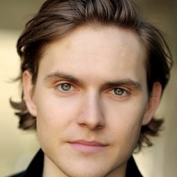 Oliver Coopersmith - Henry IV, Part 1 - Live at Shakespeare's Globe演員 飾演Falstaff's Page / Clarence