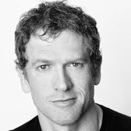 Nick Farnell - 舊年暑假搞乜鬼演員 飾演Chief Roberts