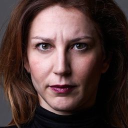 Anna Kalaitzidou 飾演 Program Manager