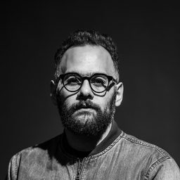 Mehdi Aboohamzeh 飾演 Mehdi