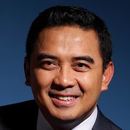 Muhammad Farhan 飾演 Milea's father