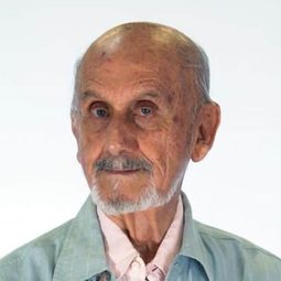 Farnesio de Bernal 飾演 Cura