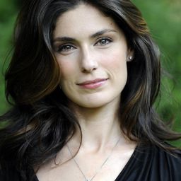 Anna Valle 飾演 Francesca