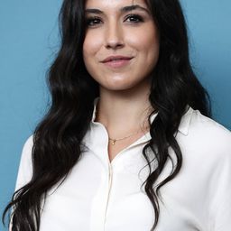 Denise Sardisco - 夜幕降臨之前演員 飾演Editor #3