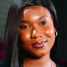 托辛·阿德耶米 飾演 Lisa