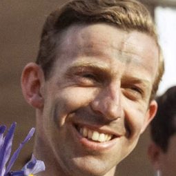 Tony Brooks 飾演 Self