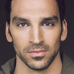 Scott Speiser 飾演 Bobby