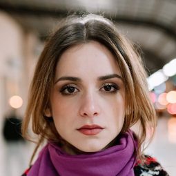 Lara Nekić 飾演 Elsa