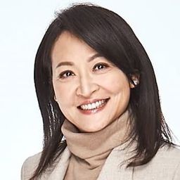 姚坤君 飾演 Mum