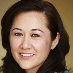 Kym Miller 飾演 Teenage Girl #2 (voice)