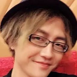 黑石稔 飾演 Xiao Ding