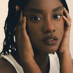 卡蜜拉達米奧 飾演 Elisa