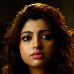 阿坎夏·普里 飾演 Nandita Menon, from Hyderabad