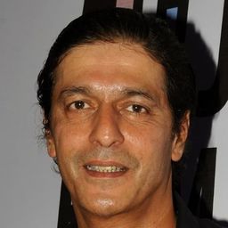 恰奇·潘迪 飾演 Fali