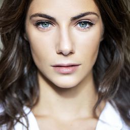 Maria Vera Ratti 飾演 Sister Yulia