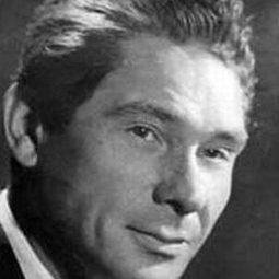 Colea Răutu 飾演 Cerbu