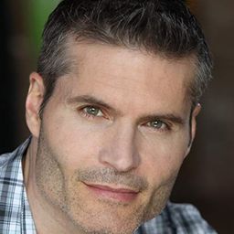 John Turk 飾演 Memoli