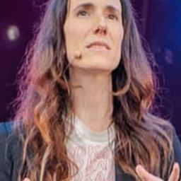 Rebekah Paltrow Neumann 飾演 Sam