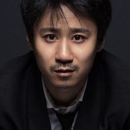 You Zhang 飾演 Guitarist