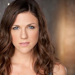 Jessica Starr Folger - 水色明信片演員 飾演Rescue Worker