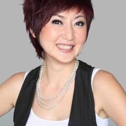 Quan Yi Fong 飾演 Lily